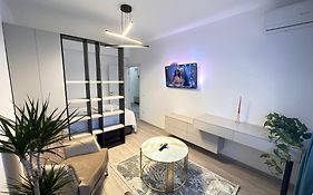 Urban Luxury Studios By Cozy Apartments